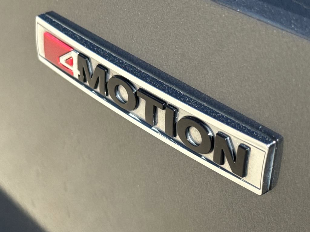 Used 2021 Volkswagen Atlas SEL R-Line w/ MDO Package (Bench Seat) image 11