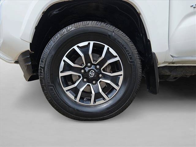 Used 2020 Toyota Tacoma TRD Sport w/ TRD Premium Sport Package AWD/4WD image 24