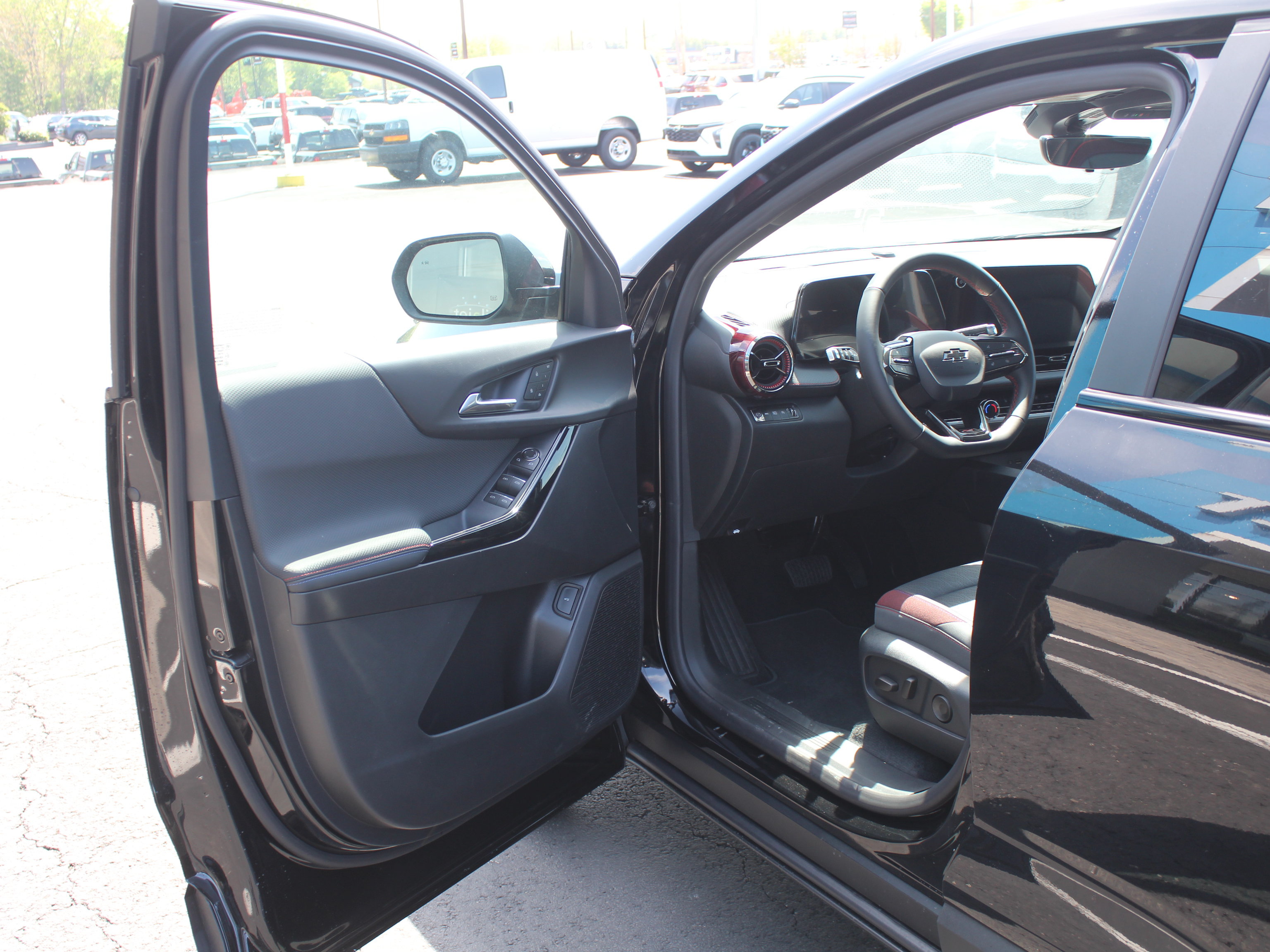 New 2026 Chevrolet Equinox RS w/ Convenience Package III AWD/4WD image 8