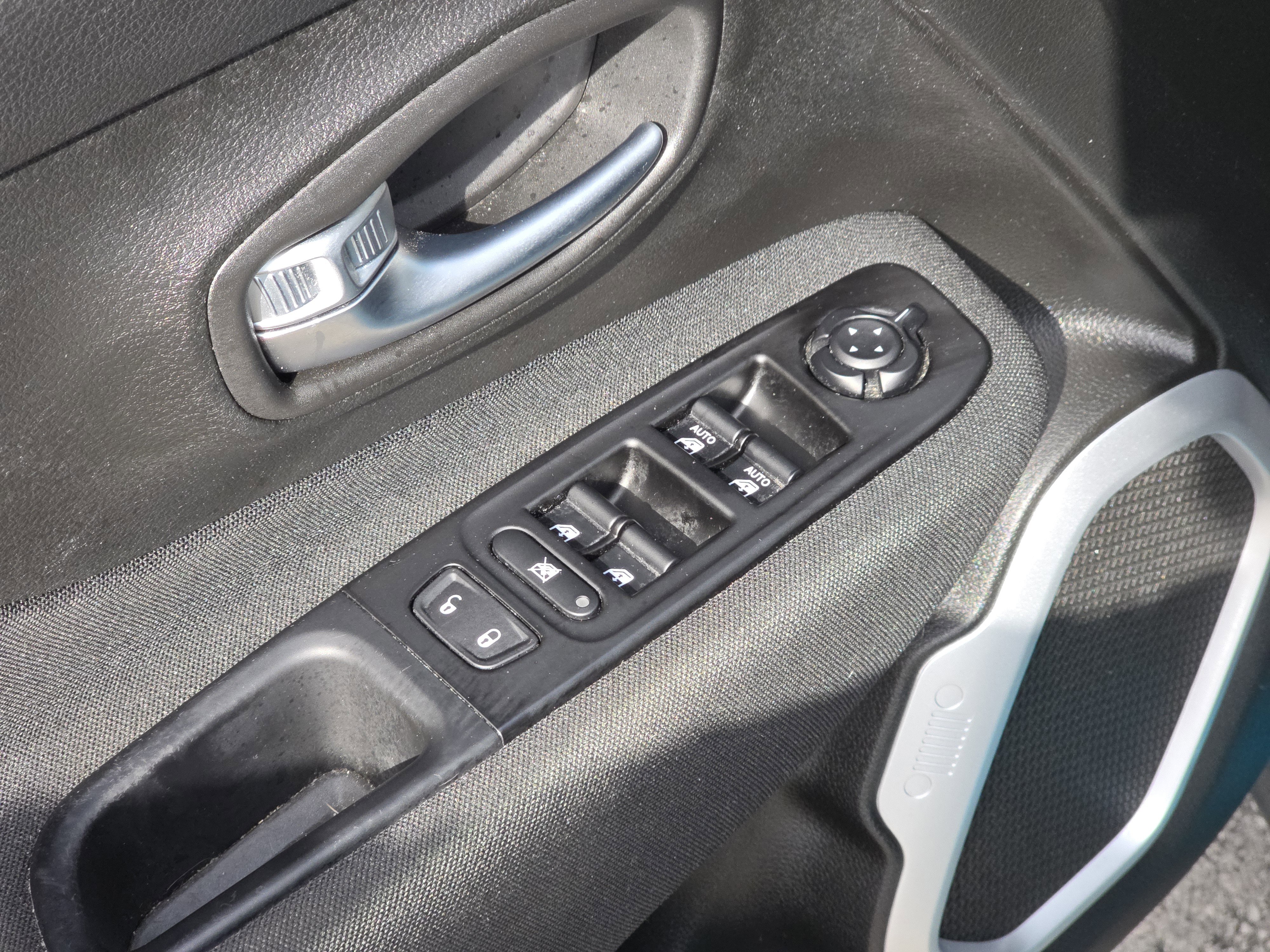 Used 2021 Jeep Renegade Latitude image 25