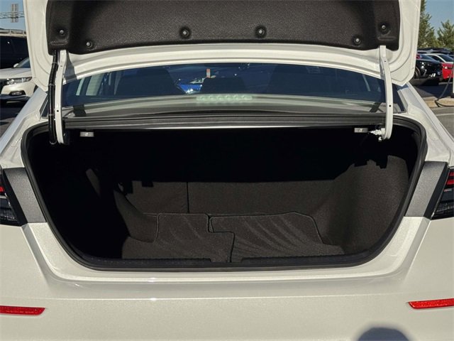 Used 2025 Honda Accord SE image 9