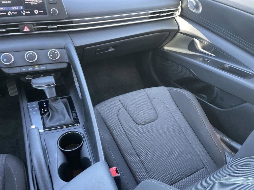 Certified 2024 Hyundai Elantra SE FWD image 18