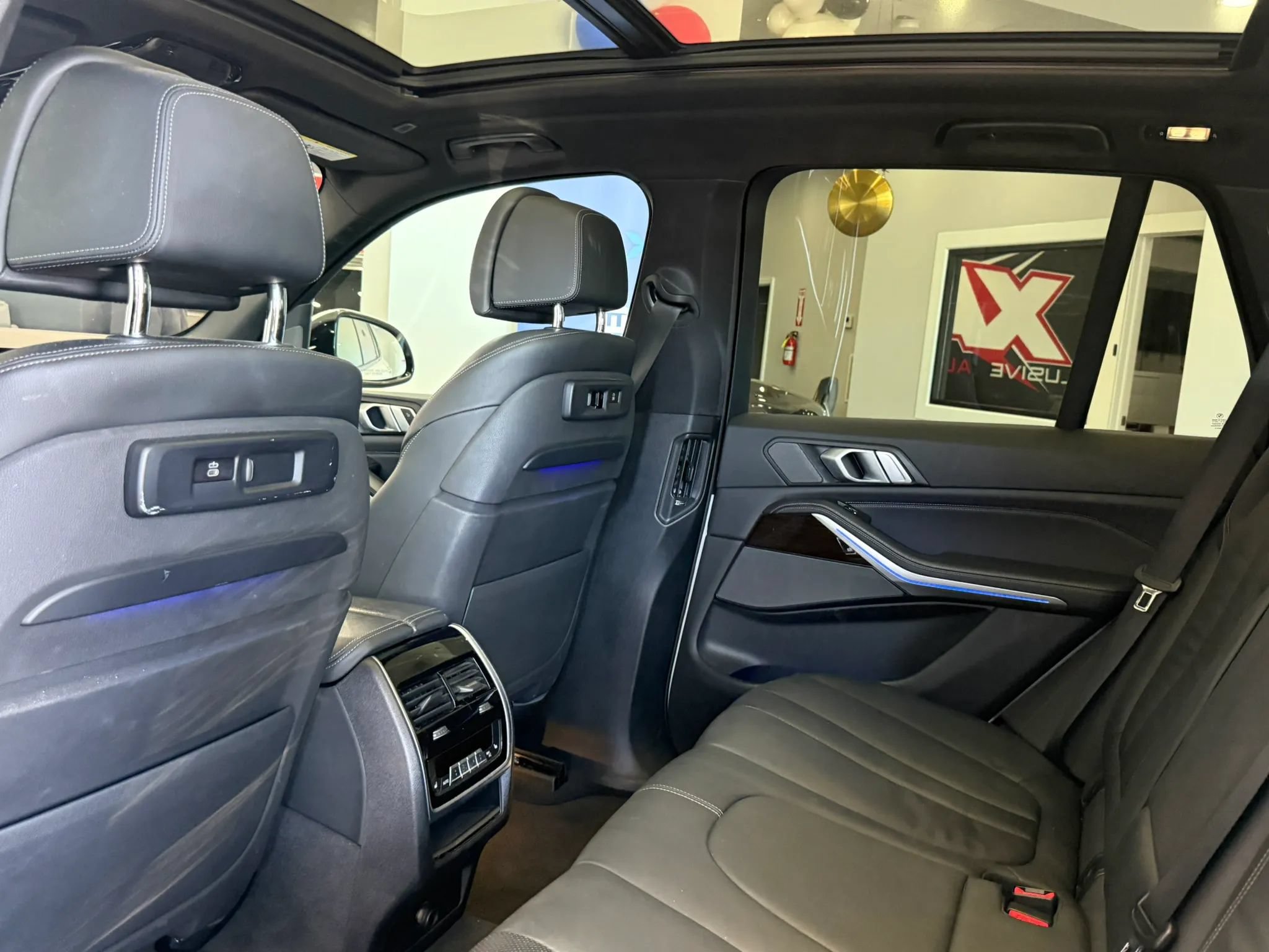 Used 2019 BMW X5 xDrive50i w/ M Sport Package AWD/4WD image 30
