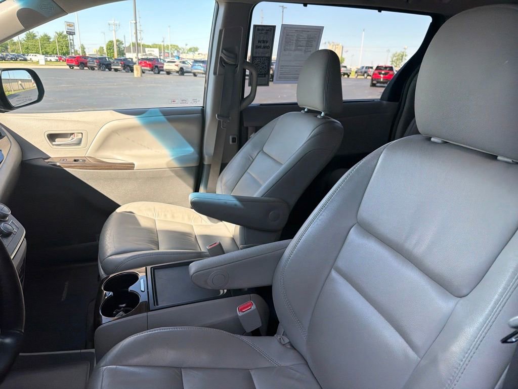 Used 2015 Toyota Sienna XLE Premium FWD image 14