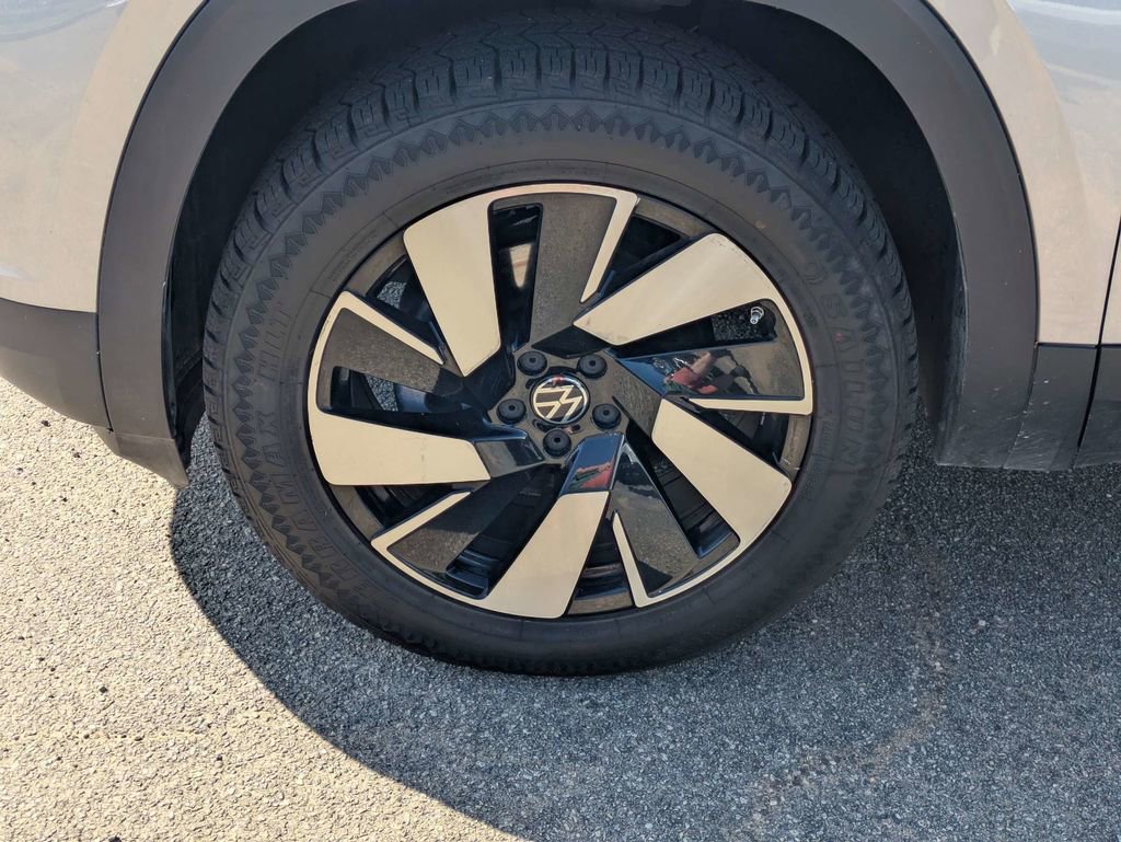 Used 2024 Volkswagen Atlas Cross Sport SE image 10