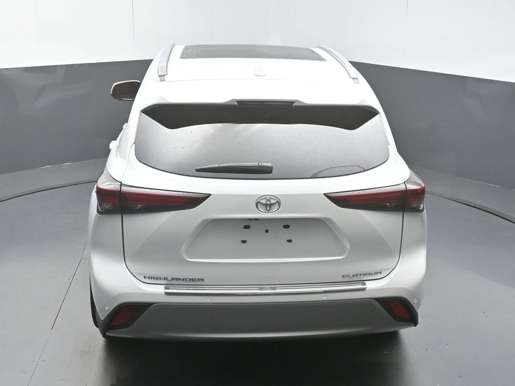 Used 2024 Toyota Highlander Platinum FWD image 47