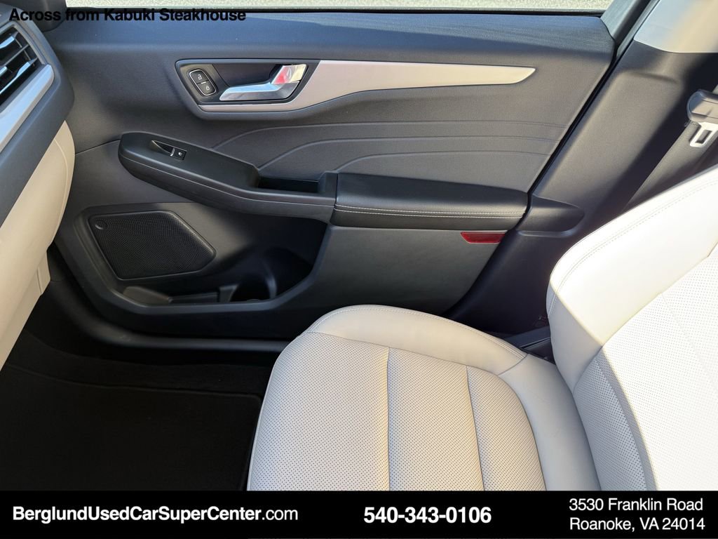 Used 2022 Ford Escape SEL image 32