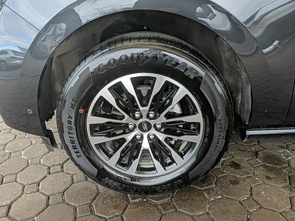 Used 2025 Ford Expedition Max Platinum image 11