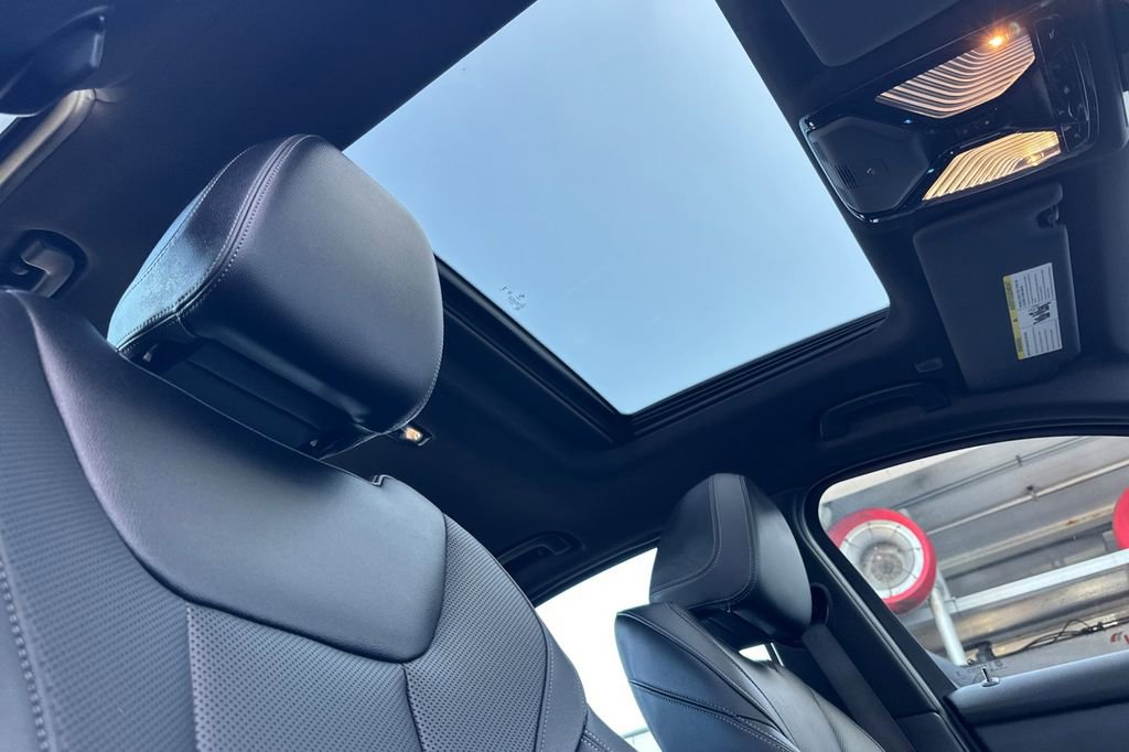 Used 2025 BMW M340i w/ Premium Package RWD image 17