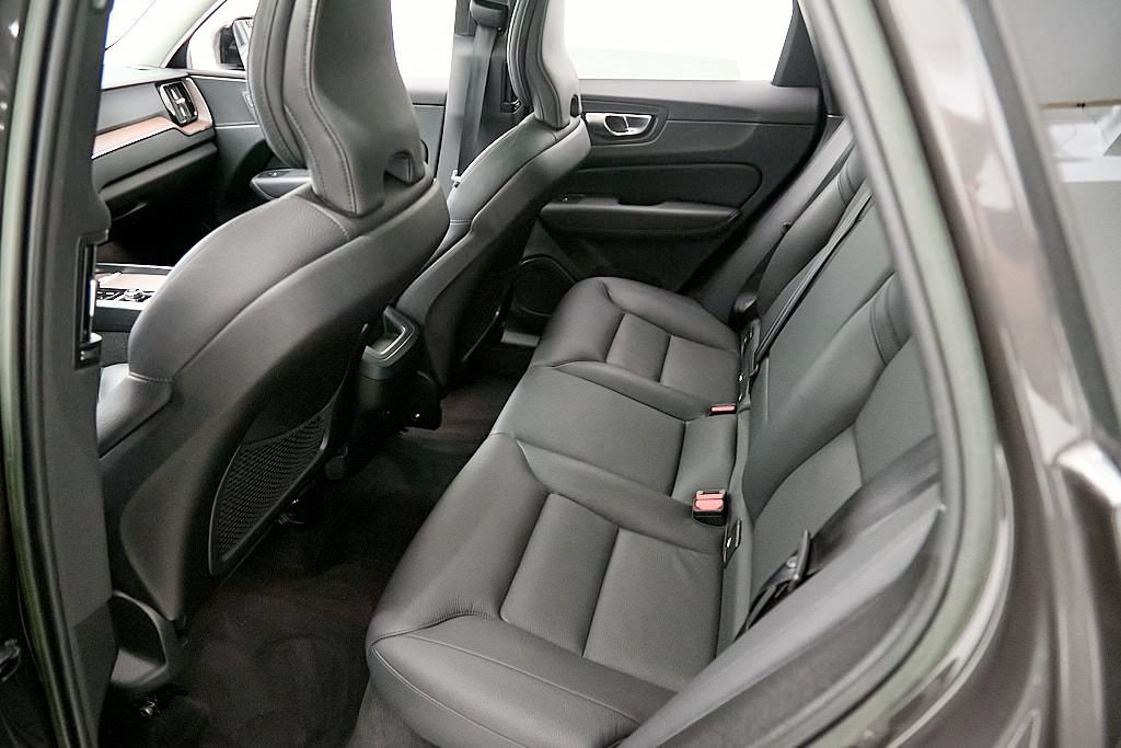 Certified 2023 Volvo XC60 B5 Plus w/ Protection Package Premier AWD/4WD image 21