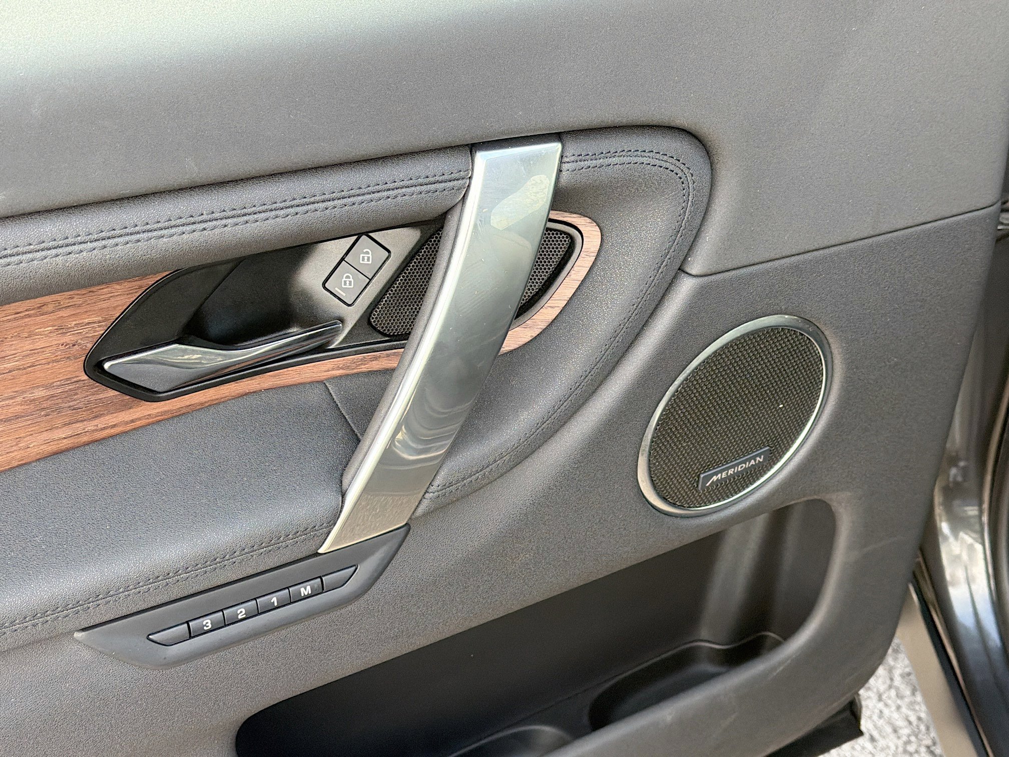 Used 2025 Land Rover Discovery Sport S image 22