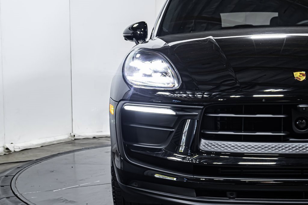 Certified 2025 Porsche Macan image 12