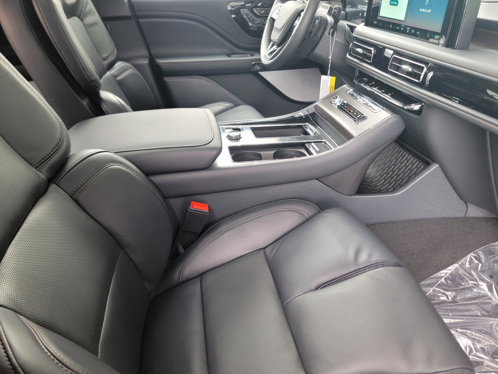 New 2026 Lincoln Aviator Reserve w/ Luxury Package RWD image 16