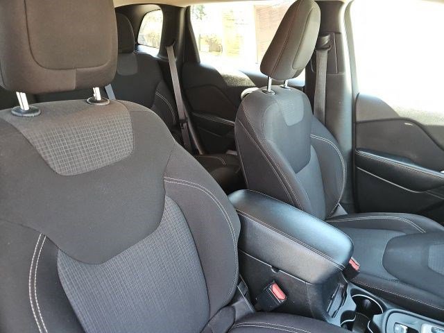 Used 2015 Jeep Cherokee Latitude w/ Cold Weather Group image 12