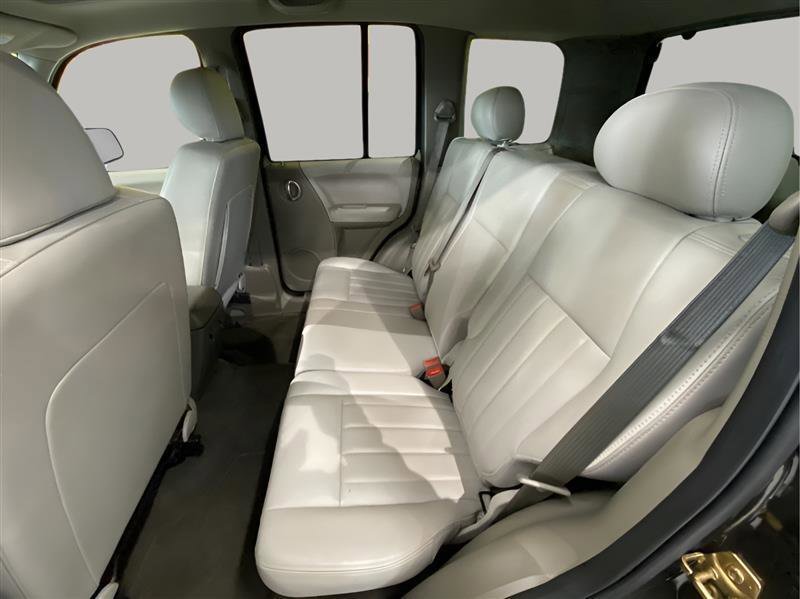 Used 2005 Jeep Liberty Limited image 28