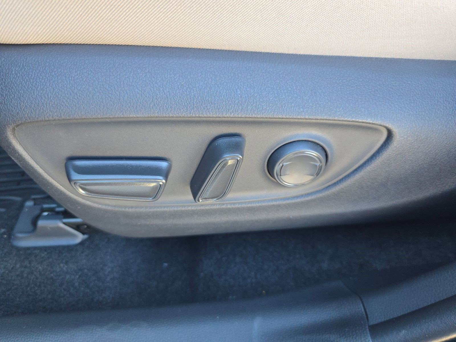 New 2025 Toyota RAV4 XLE w/ Convenience Package image 9