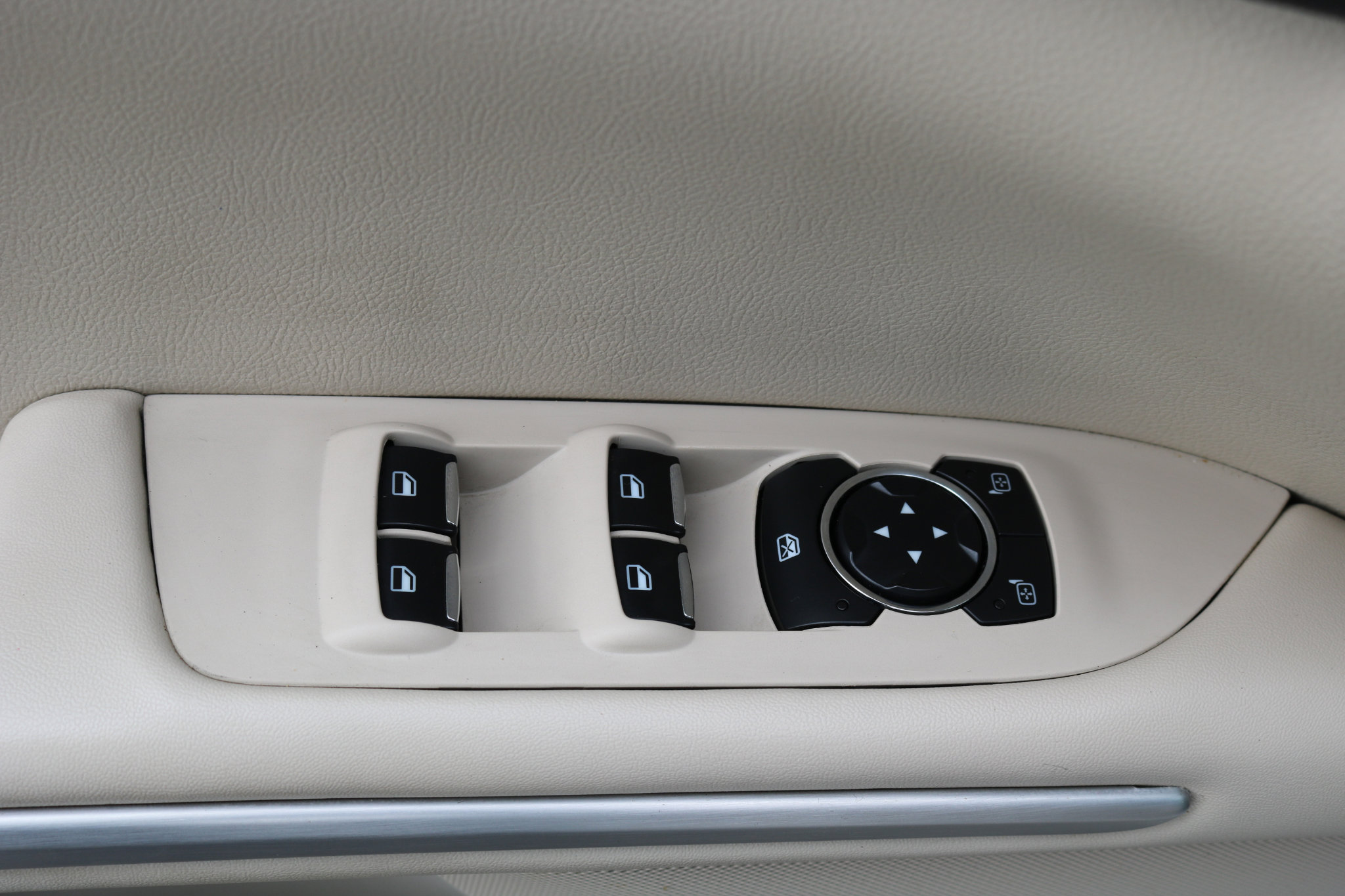 Used 2016 Lincoln MKZ image 15