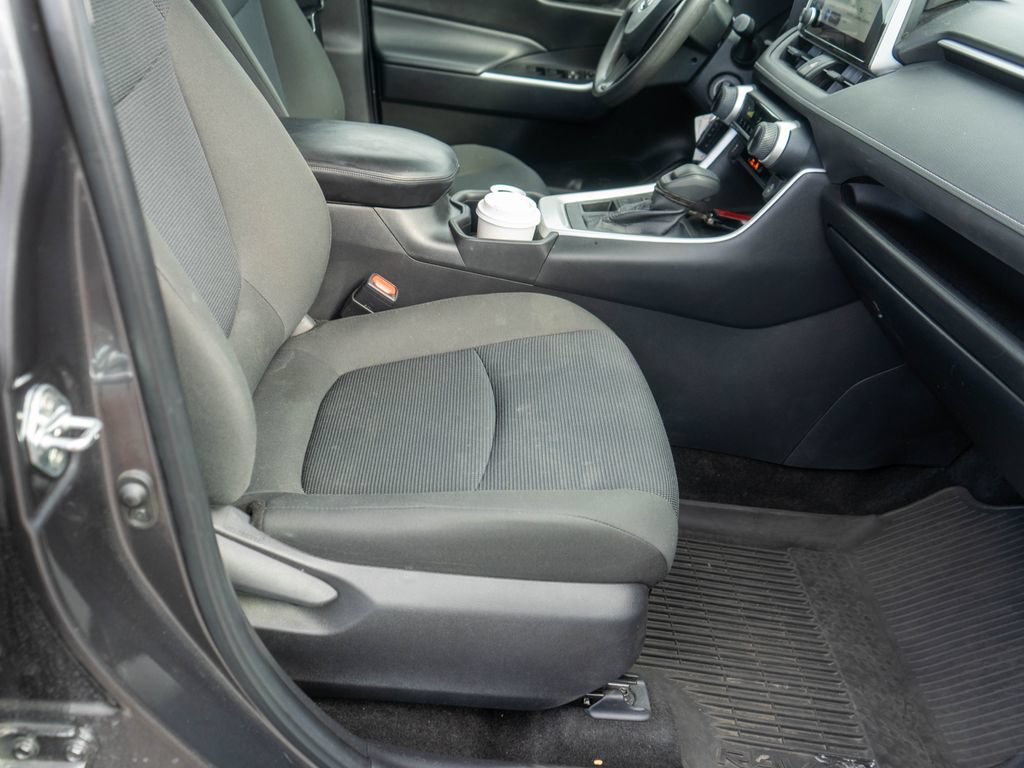 Used 2023 Toyota RAV4 LE AWD/4WD image 10