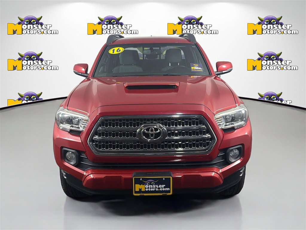 Used 2016 Toyota Tacoma SR5 image 2