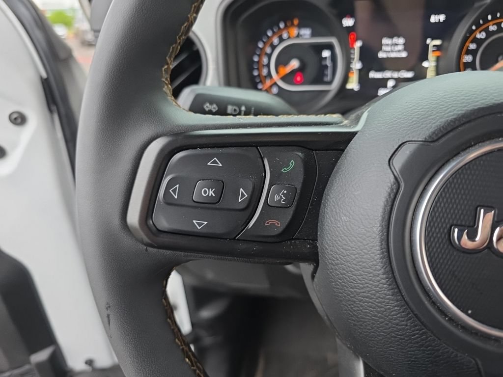 Used 2024 Jeep Gladiator Sport AWD/4WD image 11