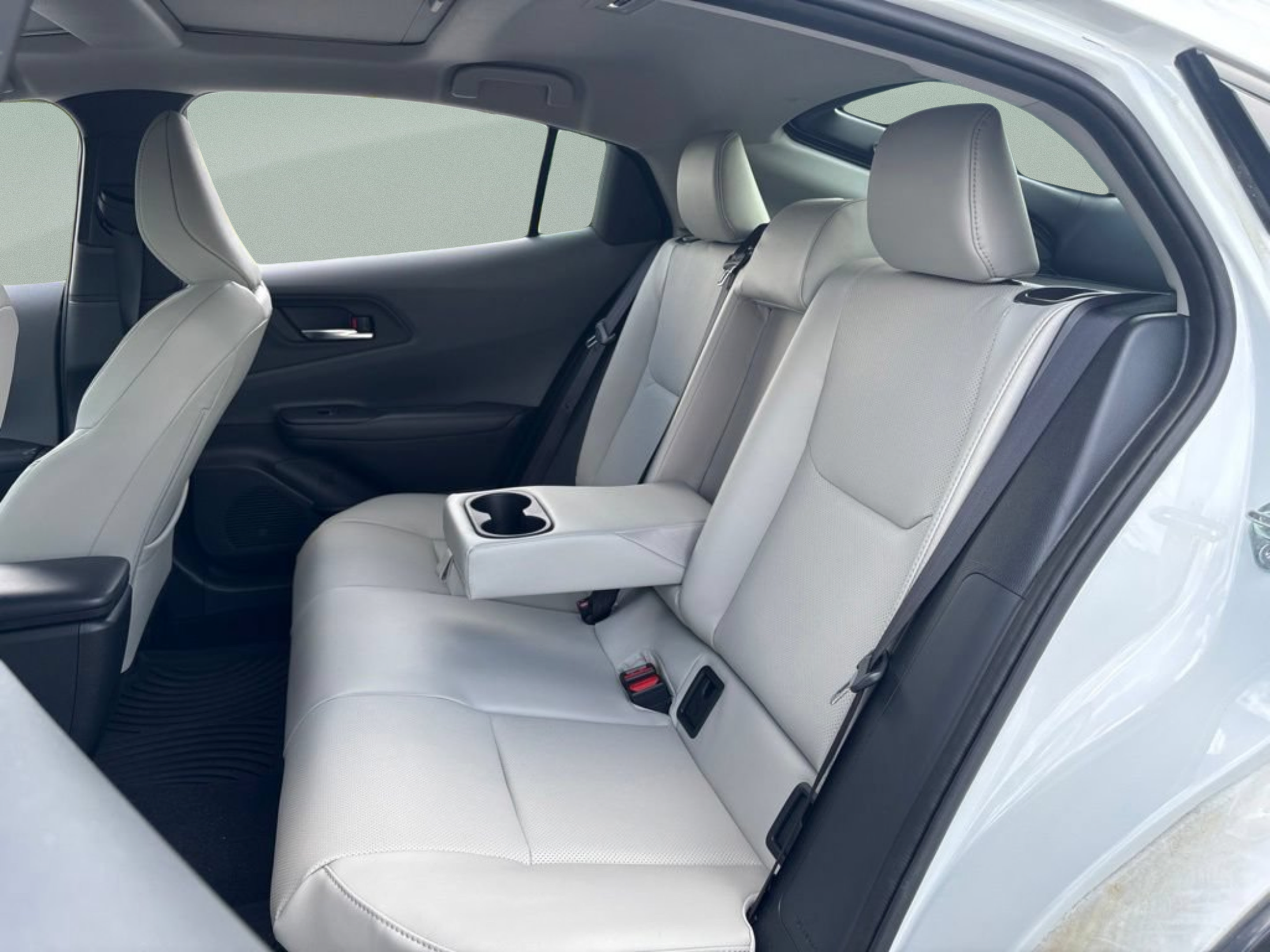 Certified 2024 Toyota Prius XLE FWD image 23