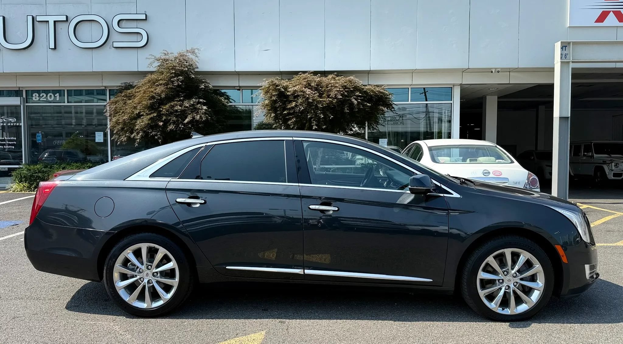 Used 2013 Cadillac XTS Luxury w/ Driver Awareness Package FWD image 8