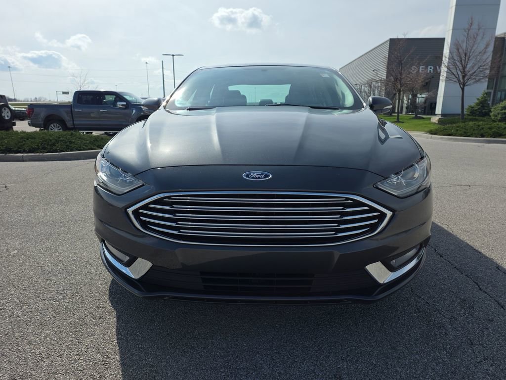 Used 2017 Ford Fusion SE w/ Equipment Group 201A image 2