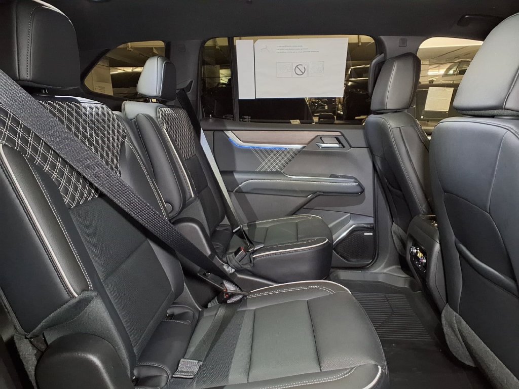 New 2027 GMC Acadia Denali w/ LPO, Floor Liner Package FWD image 7