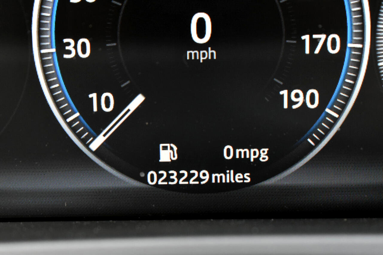 Used 2019 Jaguar XE Prestige image 40