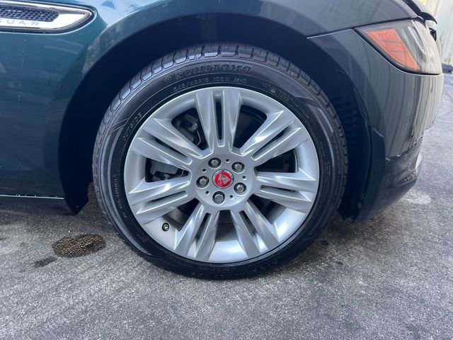 Used 2017 Jaguar XF Premium image 36