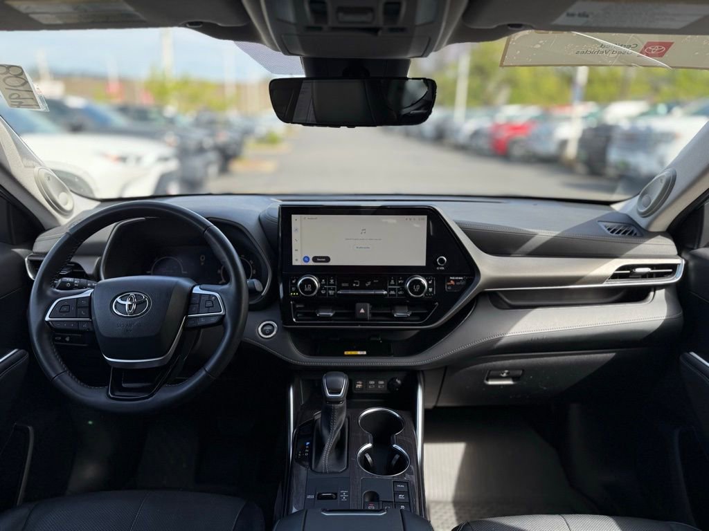 Used 2023 Toyota Highlander Limited image 23