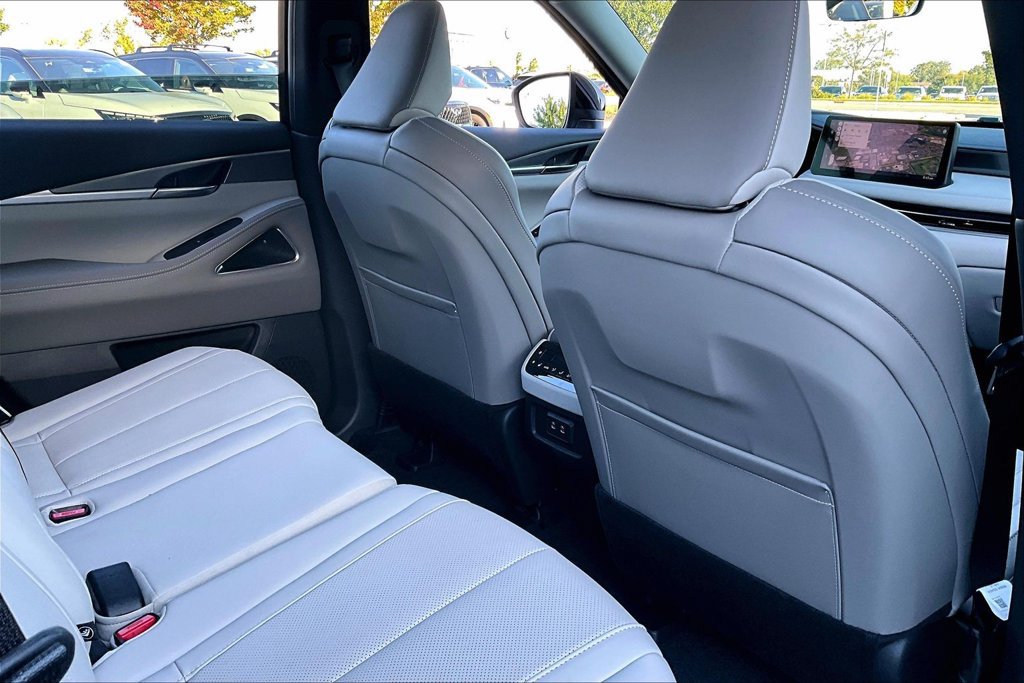 Certified 2027 INFINITI QX60 Luxe w/ Cargo Package AWD/4WD image 29
