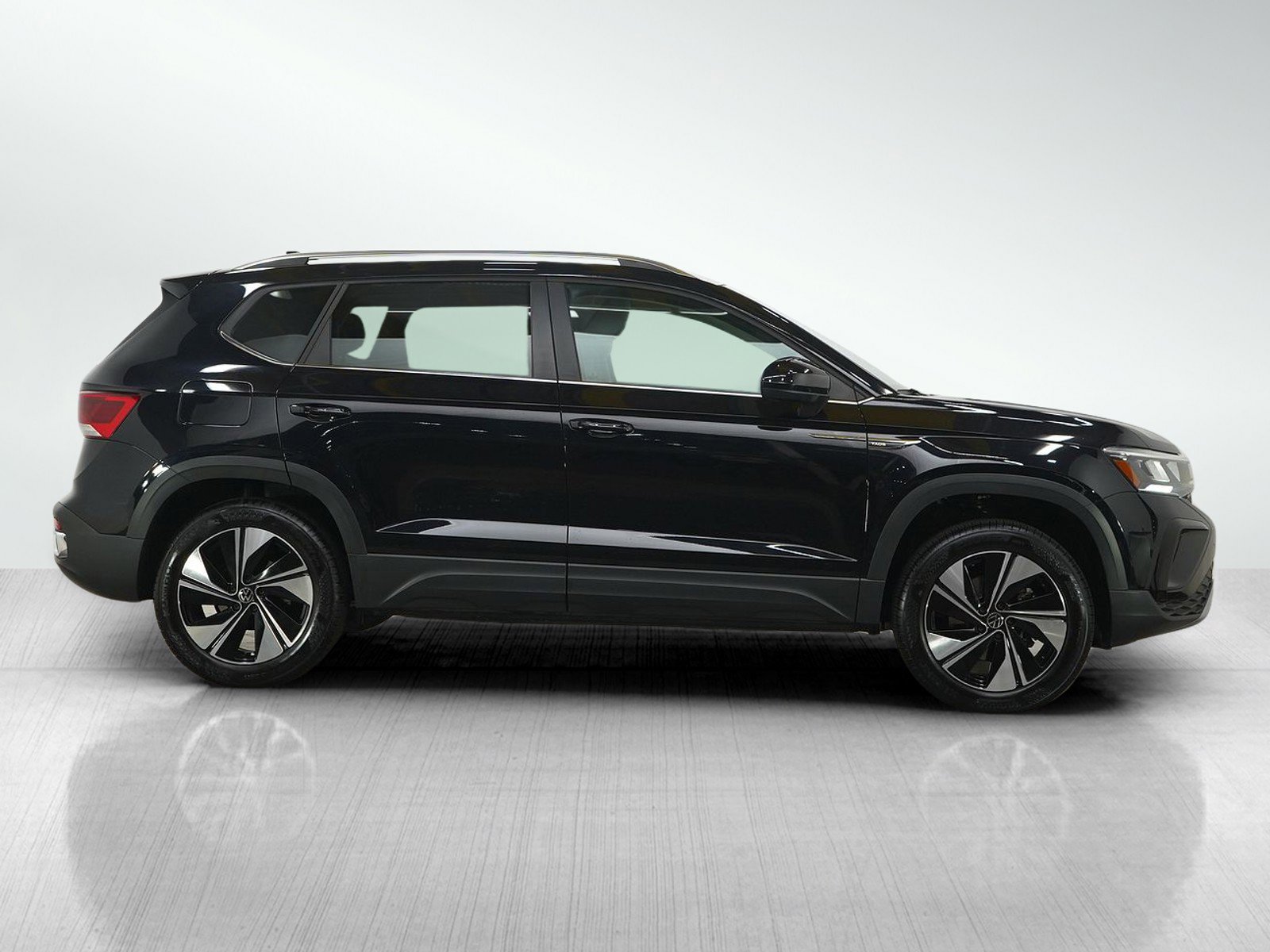 Used 2024 Volkswagen Taos SE AWD/4WD image 6