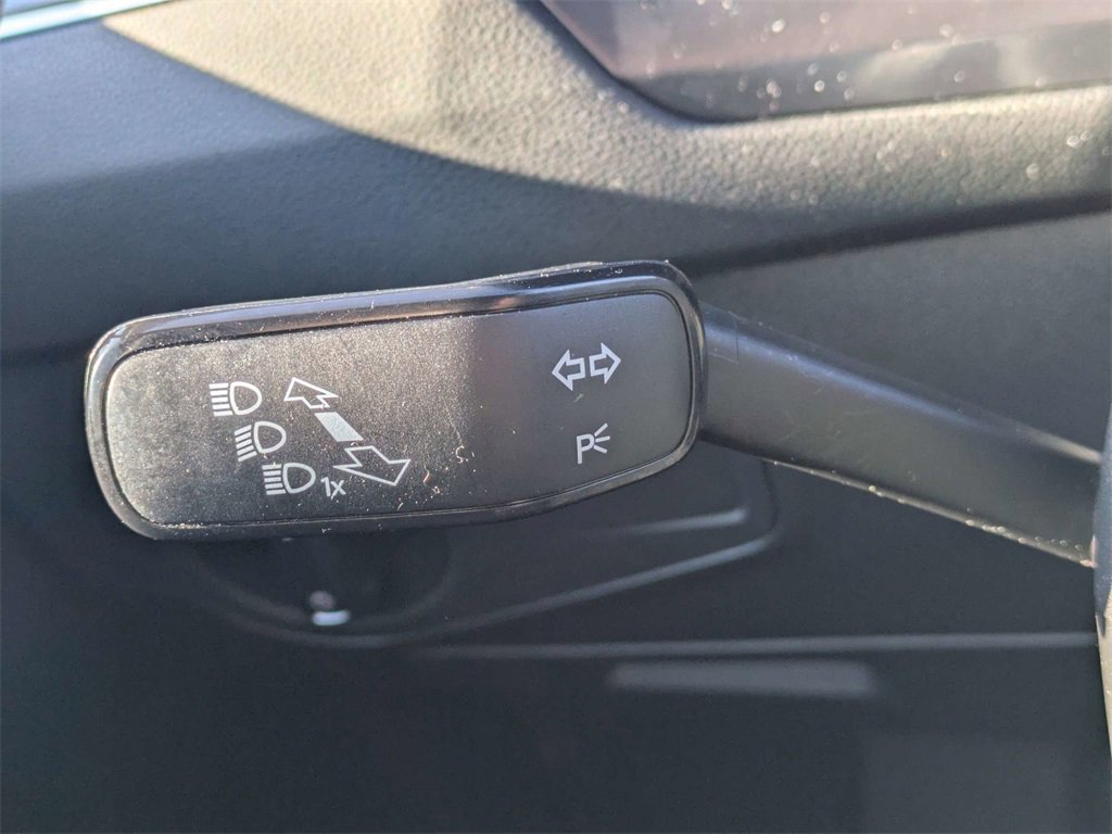 Used 2021 Volkswagen Tiguan SE image 32