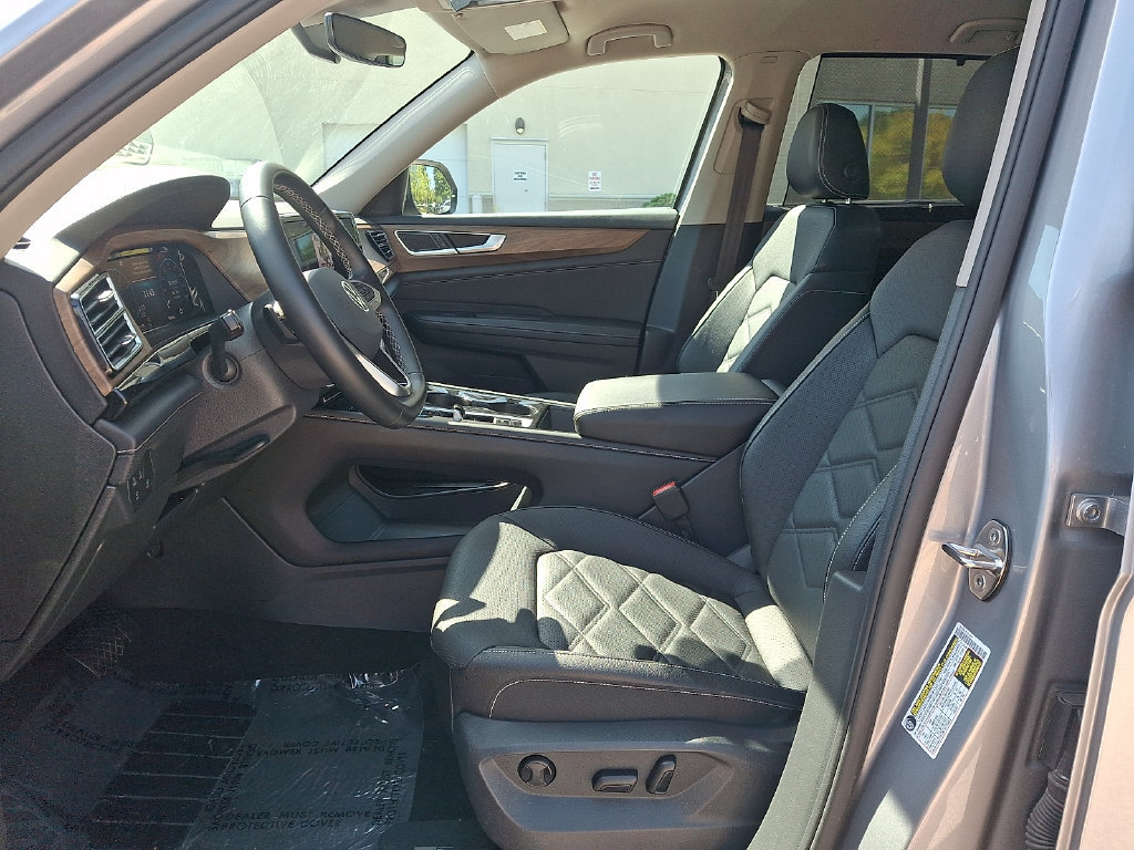 Used 2025 Volkswagen Atlas SE AWD/4WD image 13