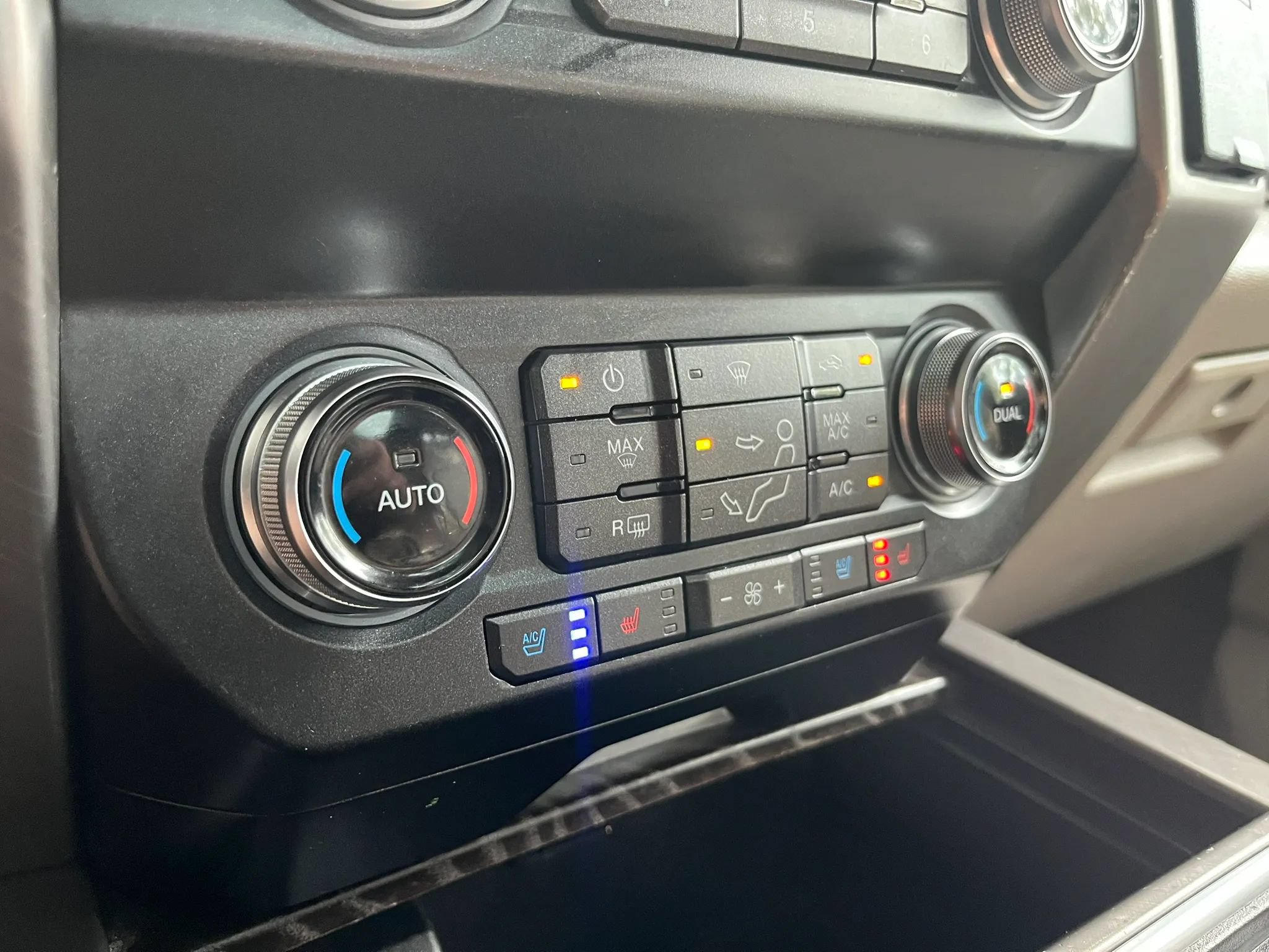 Used 2019 Ford F350 Limited AWD/4WD image 28