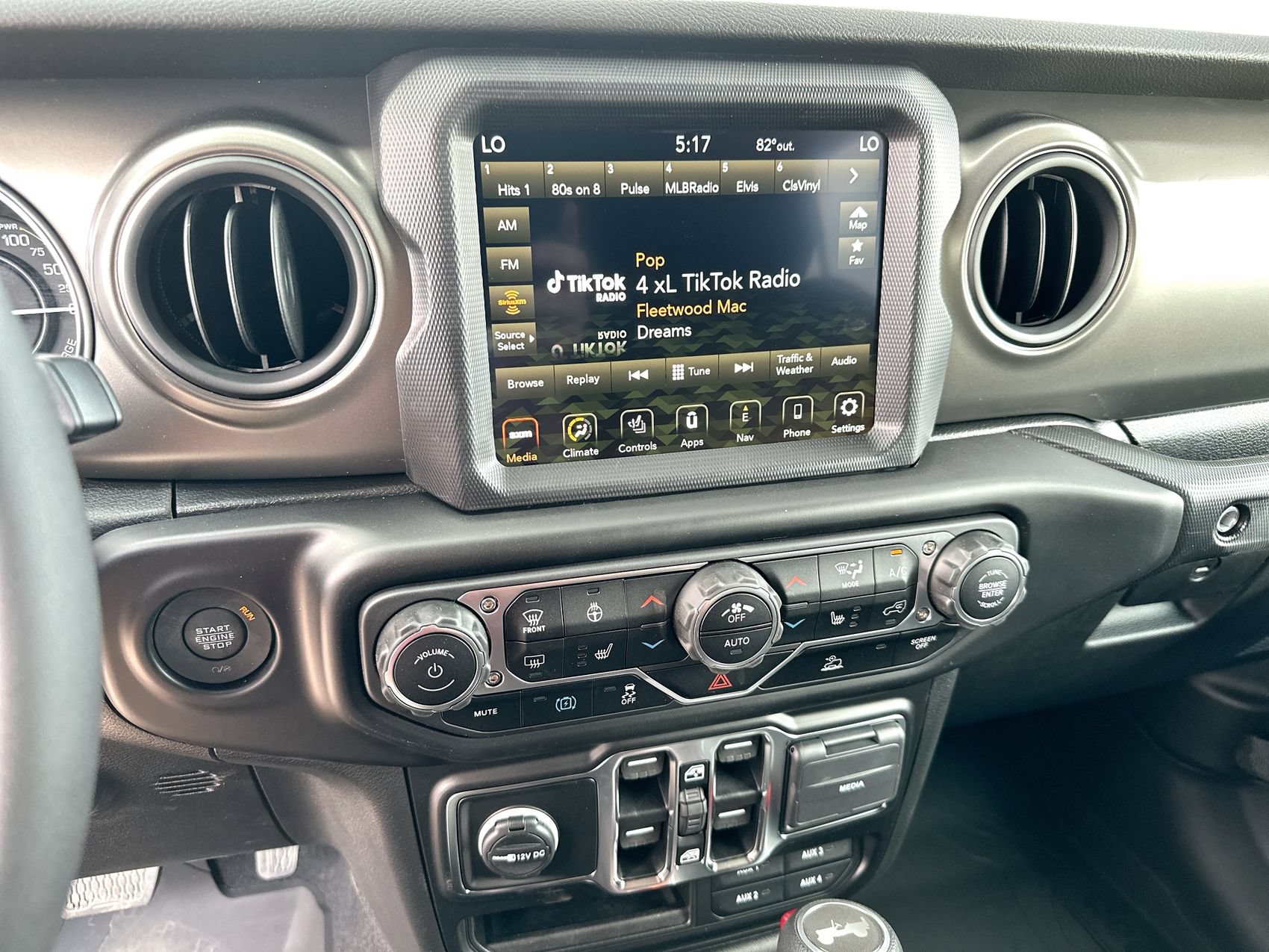 New 2023 Jeep Wrangler Unlimited w/ Sun & Screen Package AWD/4WD image 16