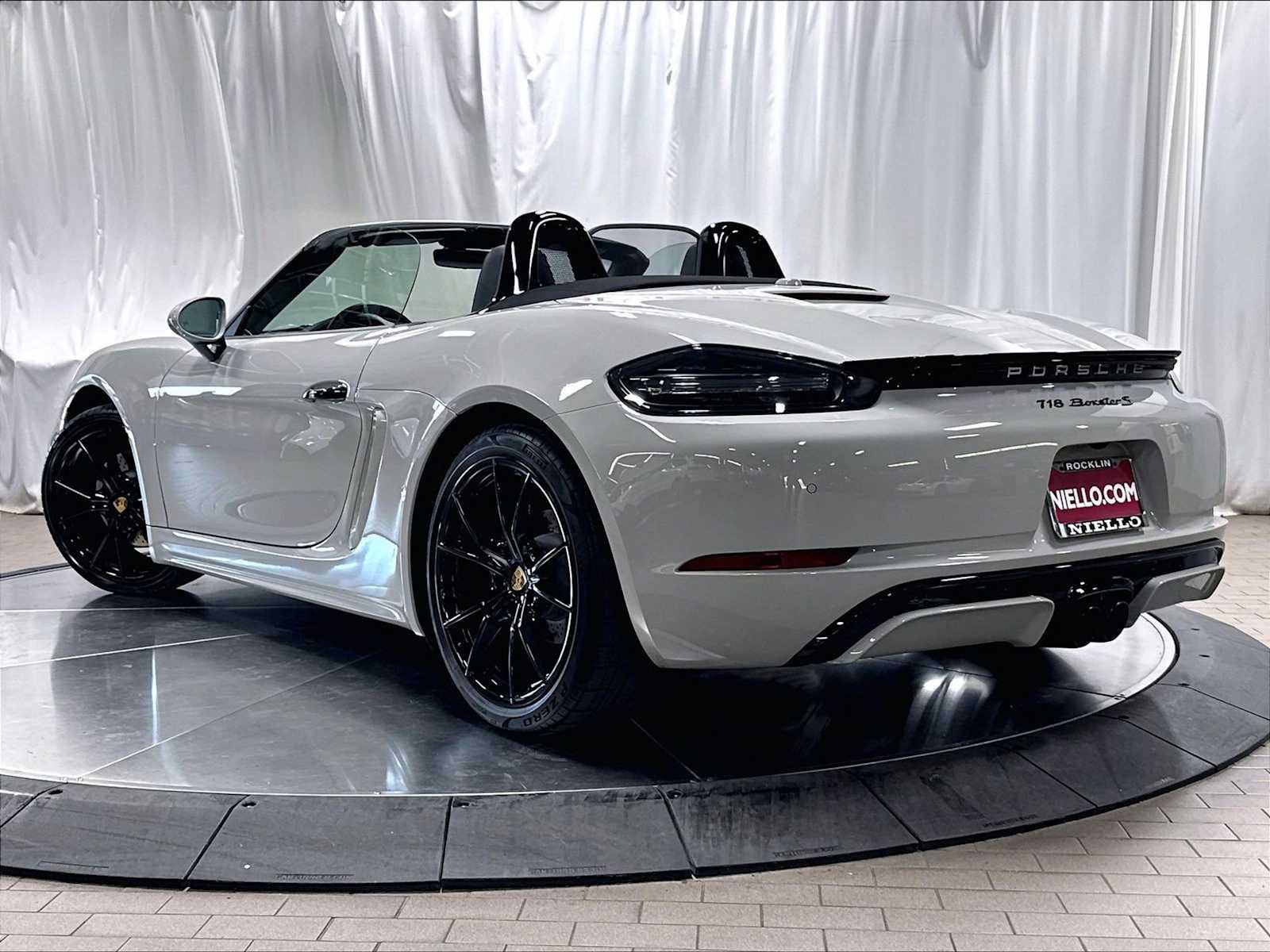 Used 2025 Porsche 718 Boxster S RWD image 3