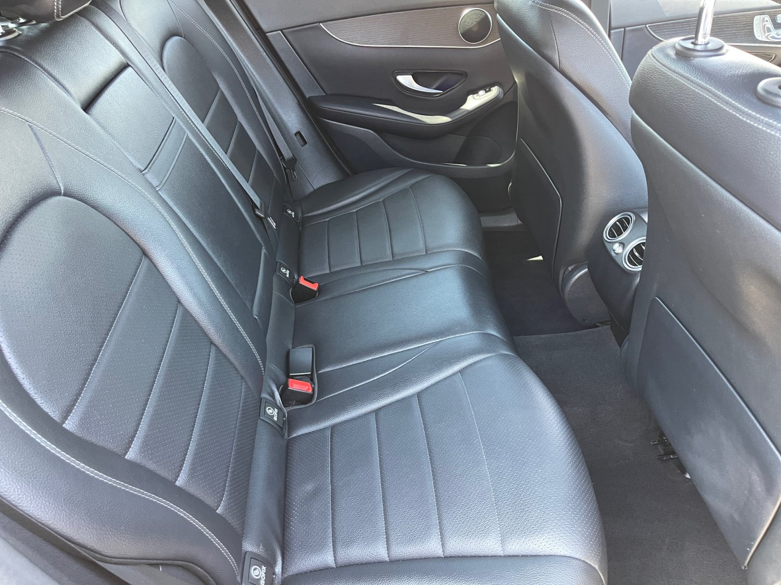Used 2022 Mercedes-Benz GLC 300 w/ Premium Package Lite image 18