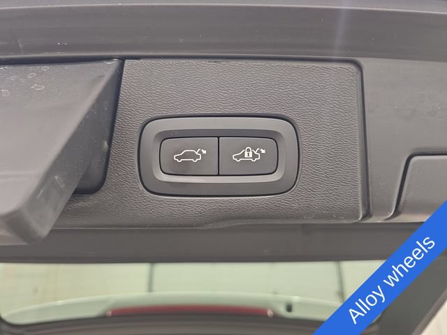 Used 2024 Volvo XC60 B5 Plus w/ Protection Package Premier AWD/4WD image 17