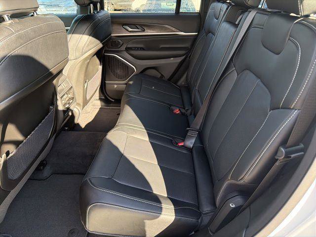 New 2026 Jeep Grand Cherokee Limited AWD/4WD image 19