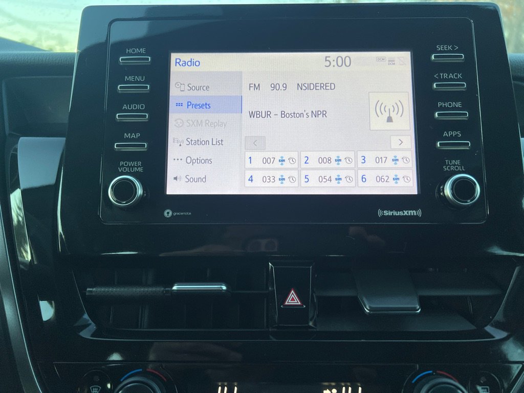 Used 2022 Toyota Camry LE image 23