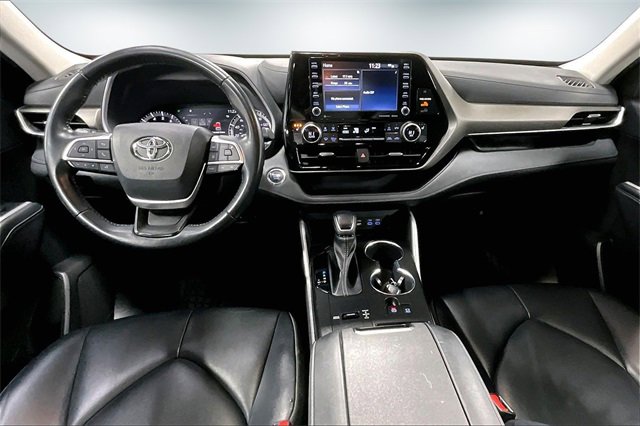 Used 2022 Toyota Highlander XLE image 9