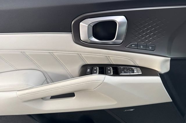 Certified 2025 Kia Sorento SX Prestige image 13