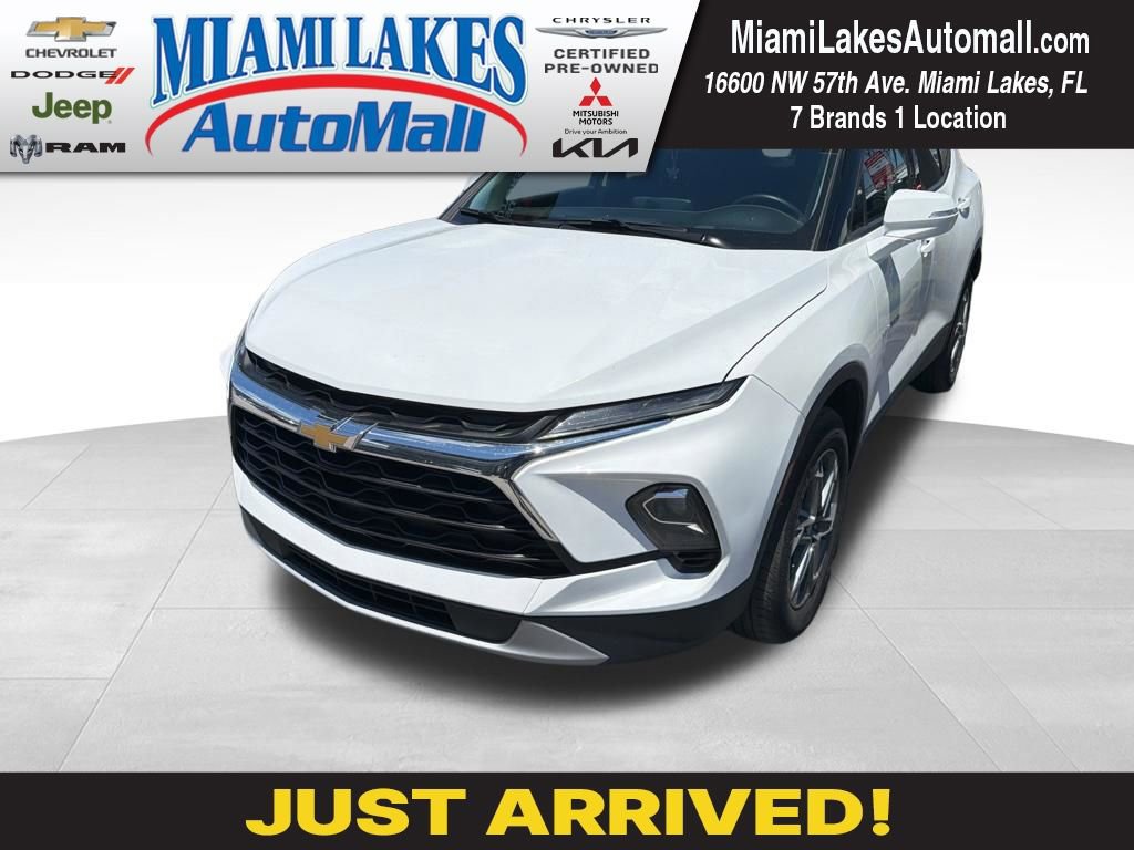 Used 2023 Chevrolet Blazer LT FWD image 1