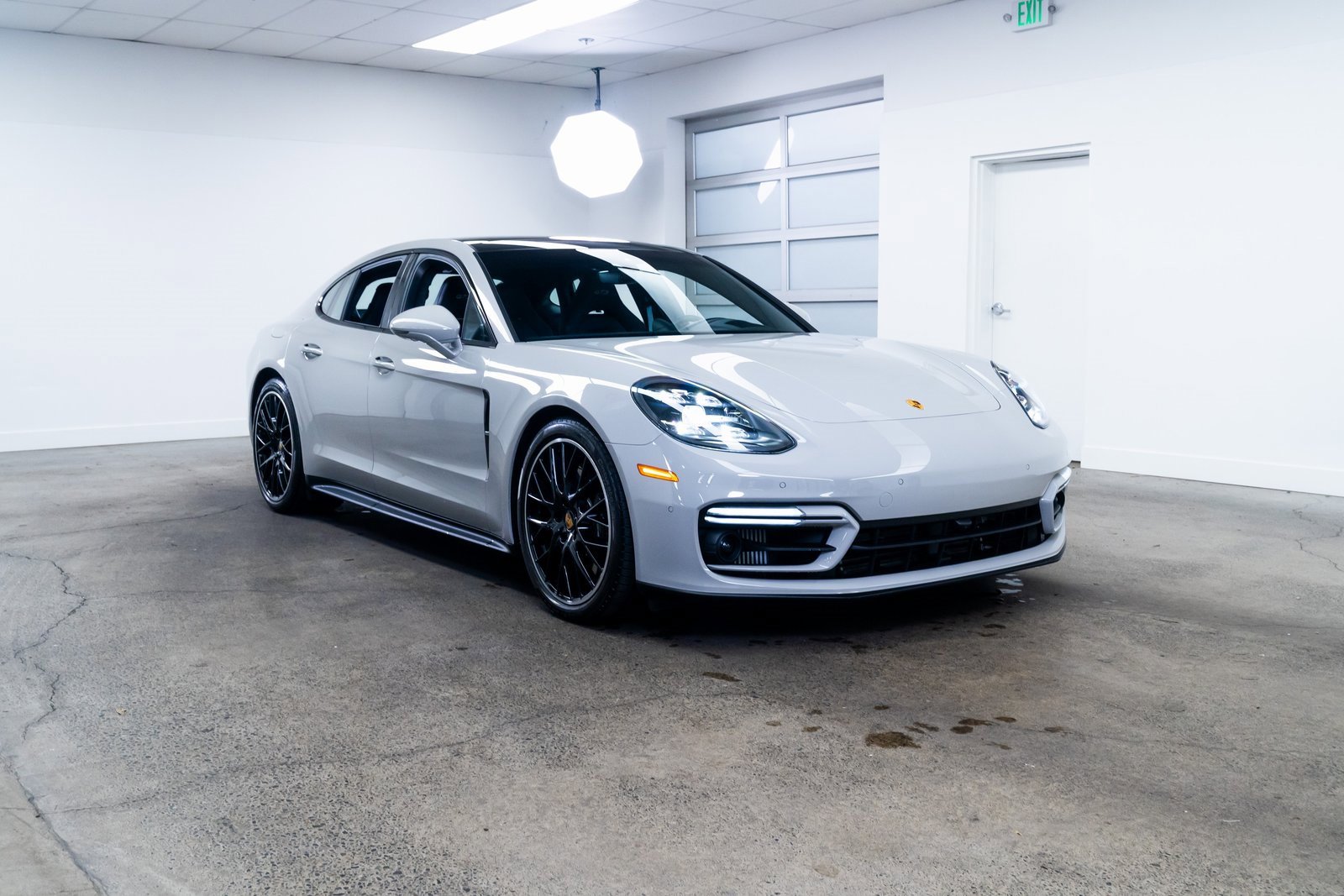 Used 2023 Porsche Panamera GTS image 27