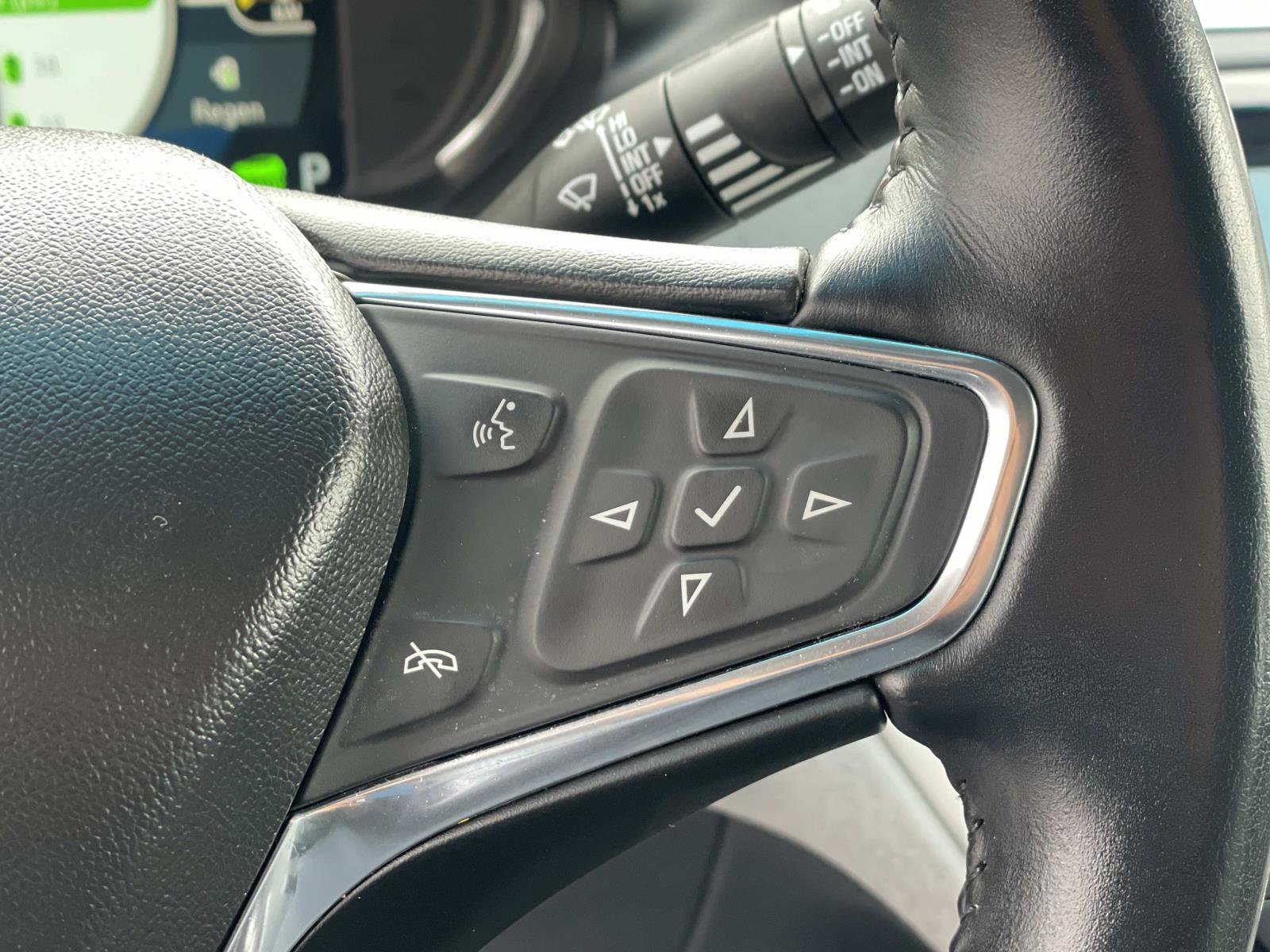 Used 2019 Chevrolet Bolt Premier w/ Infotainment Package FWD image 12