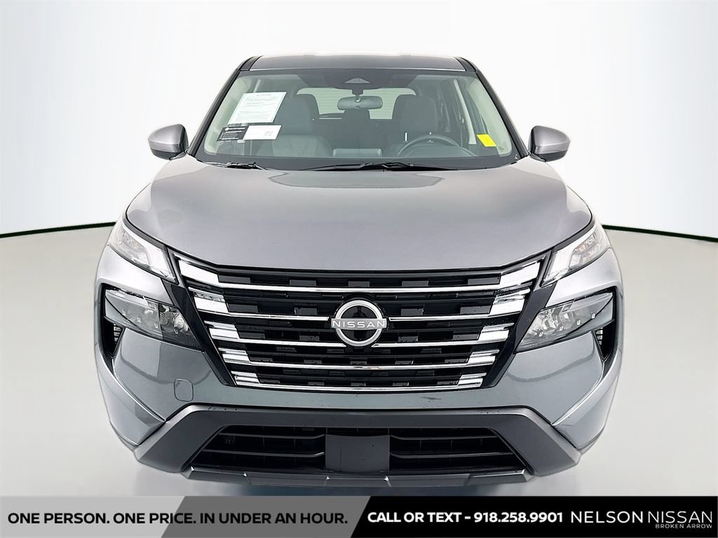 Certified 2025 Nissan Rogue SV FWD image 2