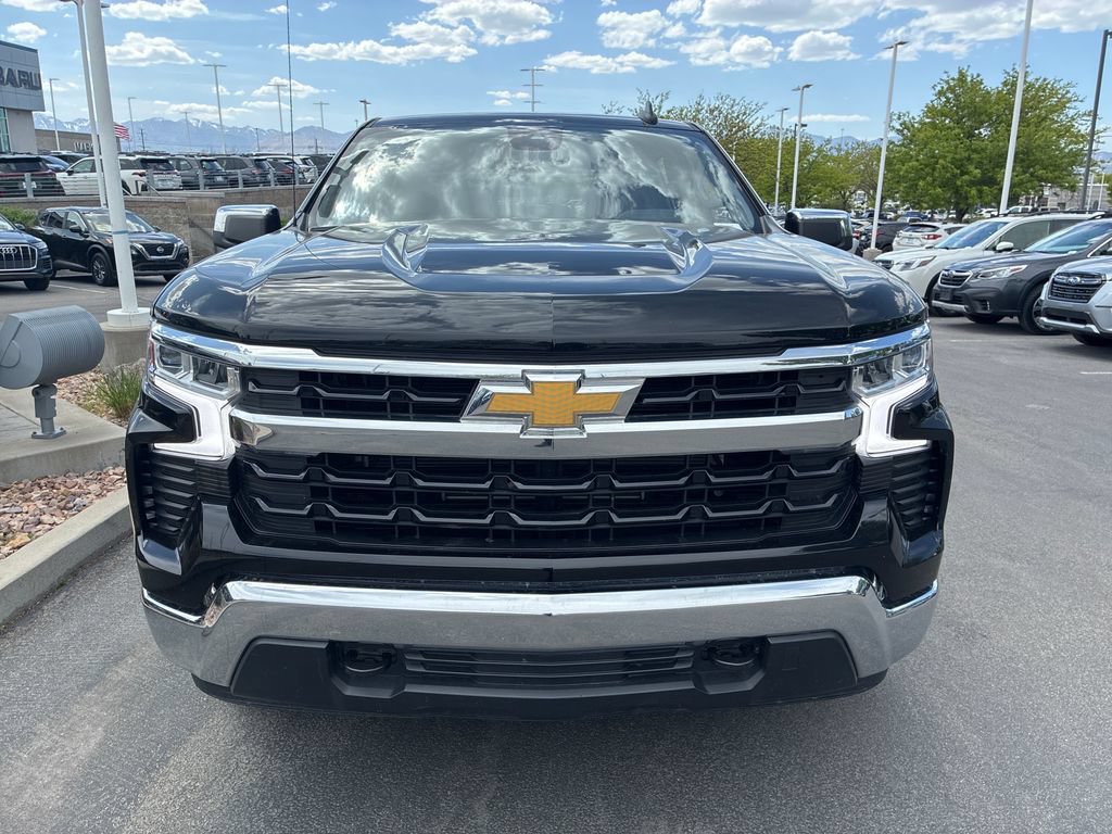 Used 2023 Chevrolet Silverado 1500 LT AWD/4WD image 3