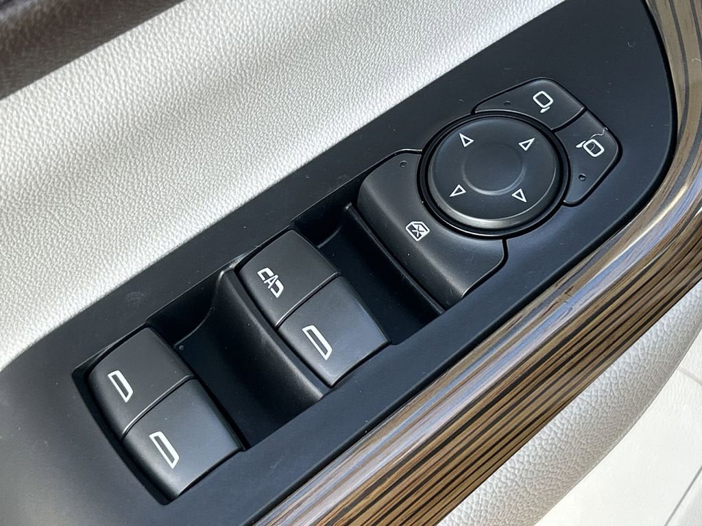 Used 2023 GMC Acadia SLE image 22